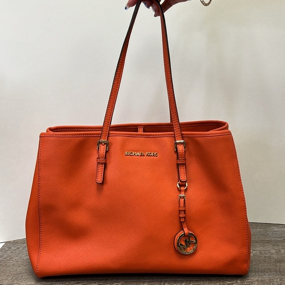 Michael Kors Travel Jet Set Large Saffiano Leather Tote -Orange - Picture 1 of 12